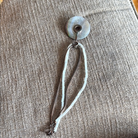 Elegant Shell Pendant Necklace by Avon, 15”,  Bronze metal & plastic tubing - Picture 5 of 6